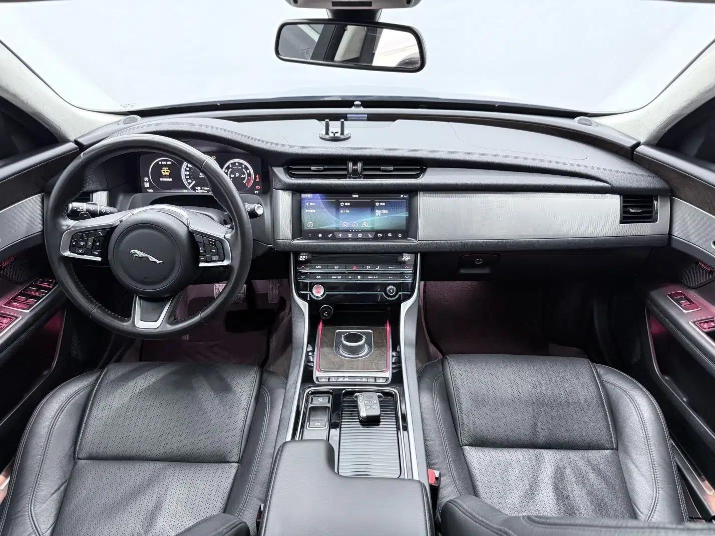 Jaguar XFL 2020 XFL 2.0T P250 Four-Wheel Drive Luxury Edition — миниатюра 13