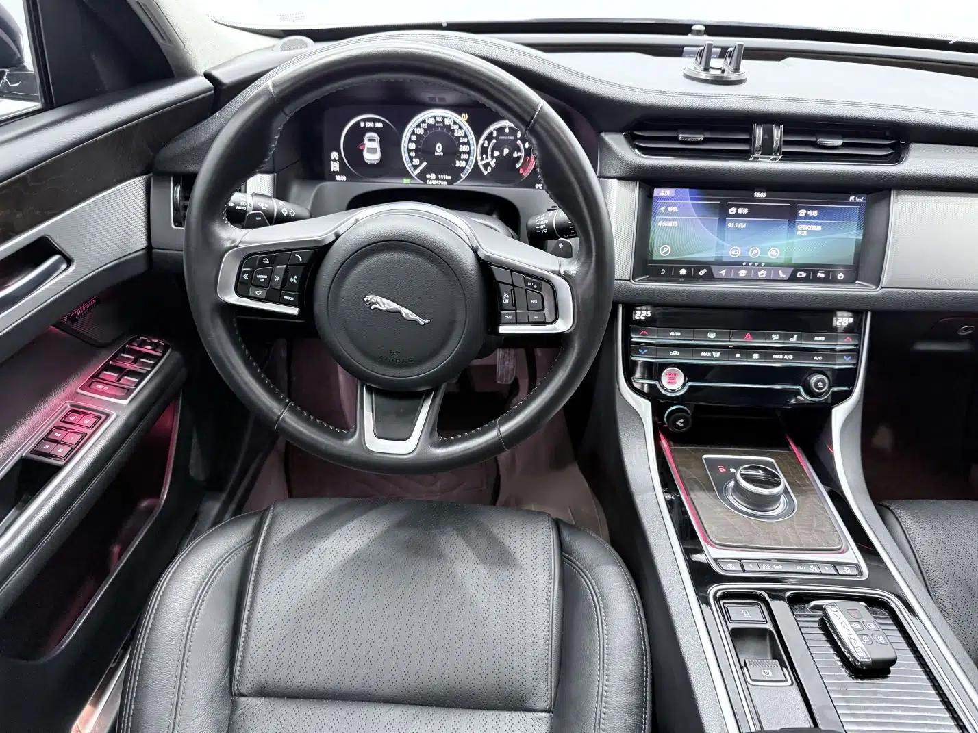 Jaguar XFL 2020 XFL 2.0T P250 Four-Wheel Drive Luxury Edition — миниатюра 15