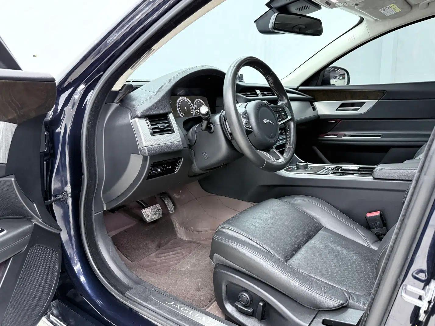 Jaguar XFL 2020 XFL 2.0T P250 Four-Wheel Drive Luxury Edition — миниатюра 16