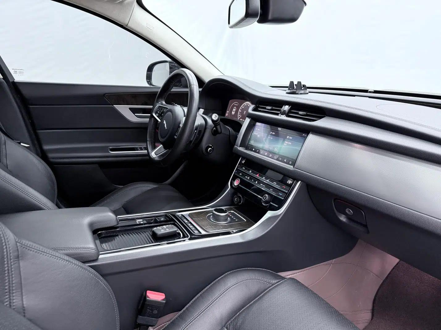 Jaguar XFL 2020 XFL 2.0T P250 Four-Wheel Drive Luxury Edition — миниатюра 18