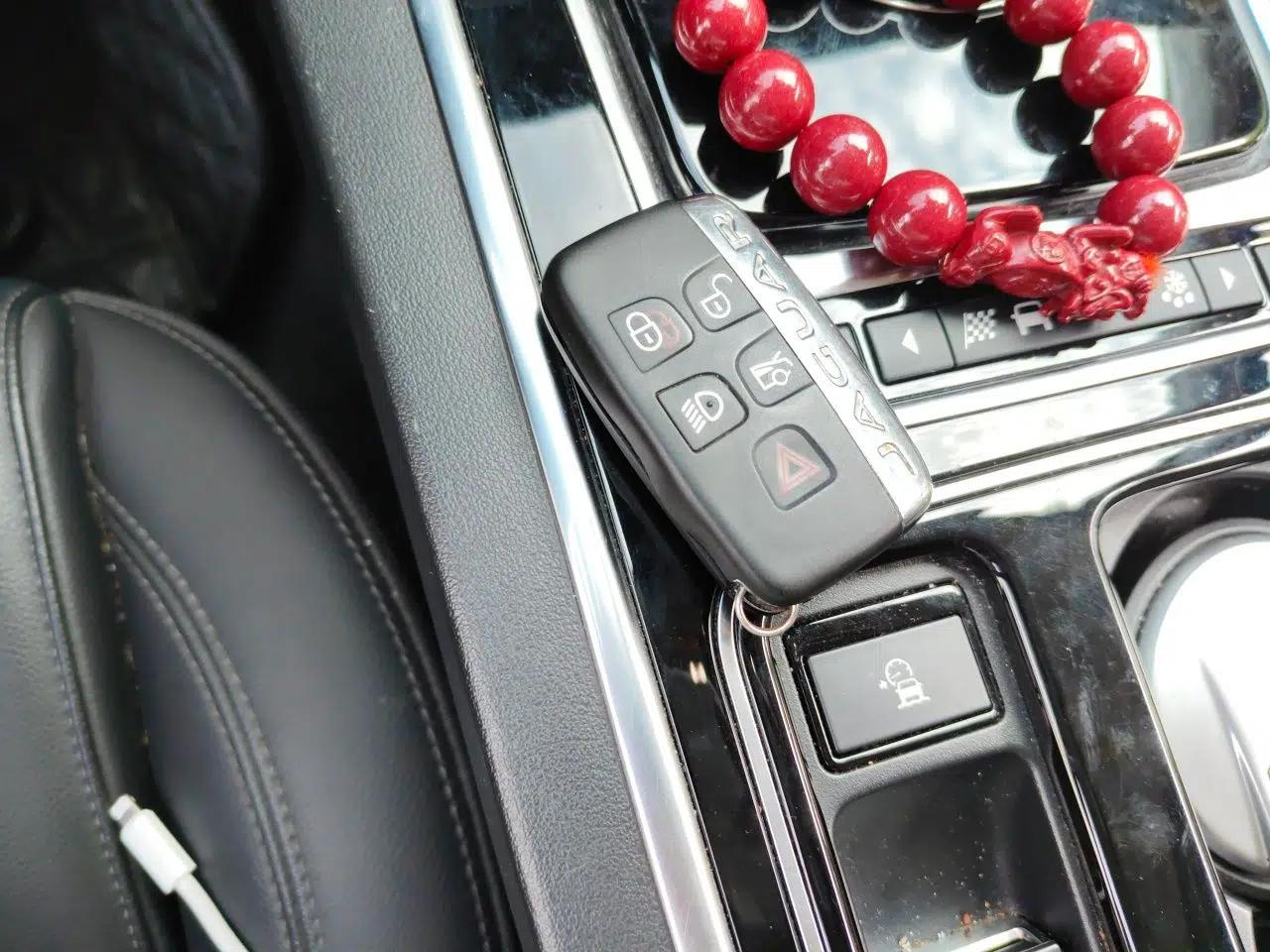 Jaguar XFL 2020 XFL 2.0T P200 Two-Wheel-Drive Windflower Edition — миниатюра 9