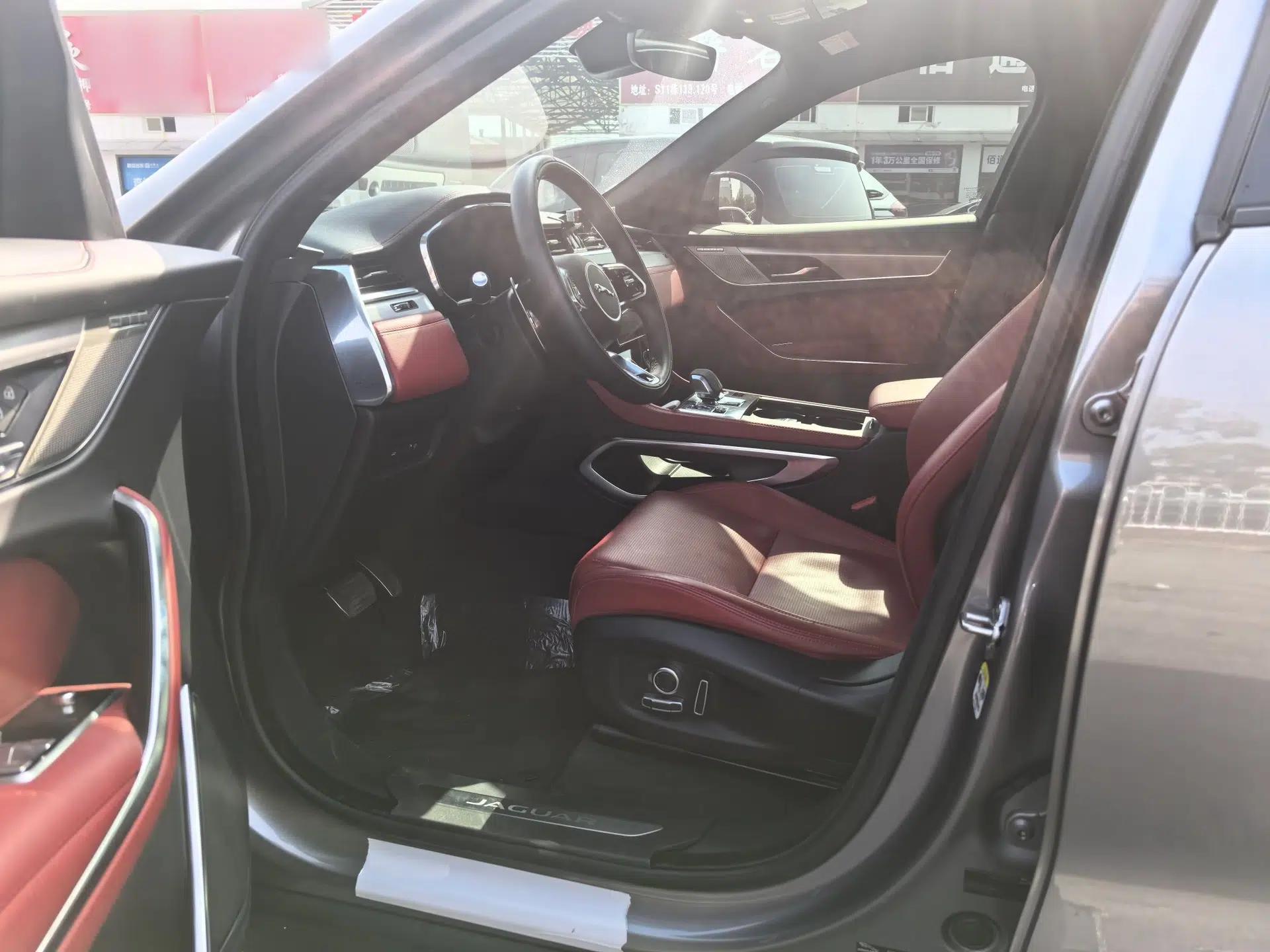 Jaguar F-PACE 2024 P250 R-Dynamic SE — миниатюра 9