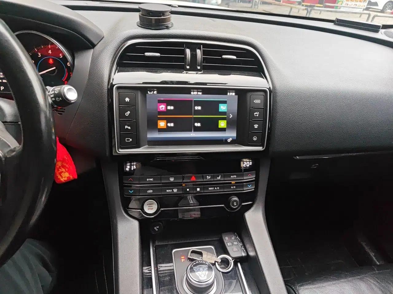 Jaguar F-PACE 2016 2.0T Two-Wheel Drive Urban Luxury Edition — миниатюра 14