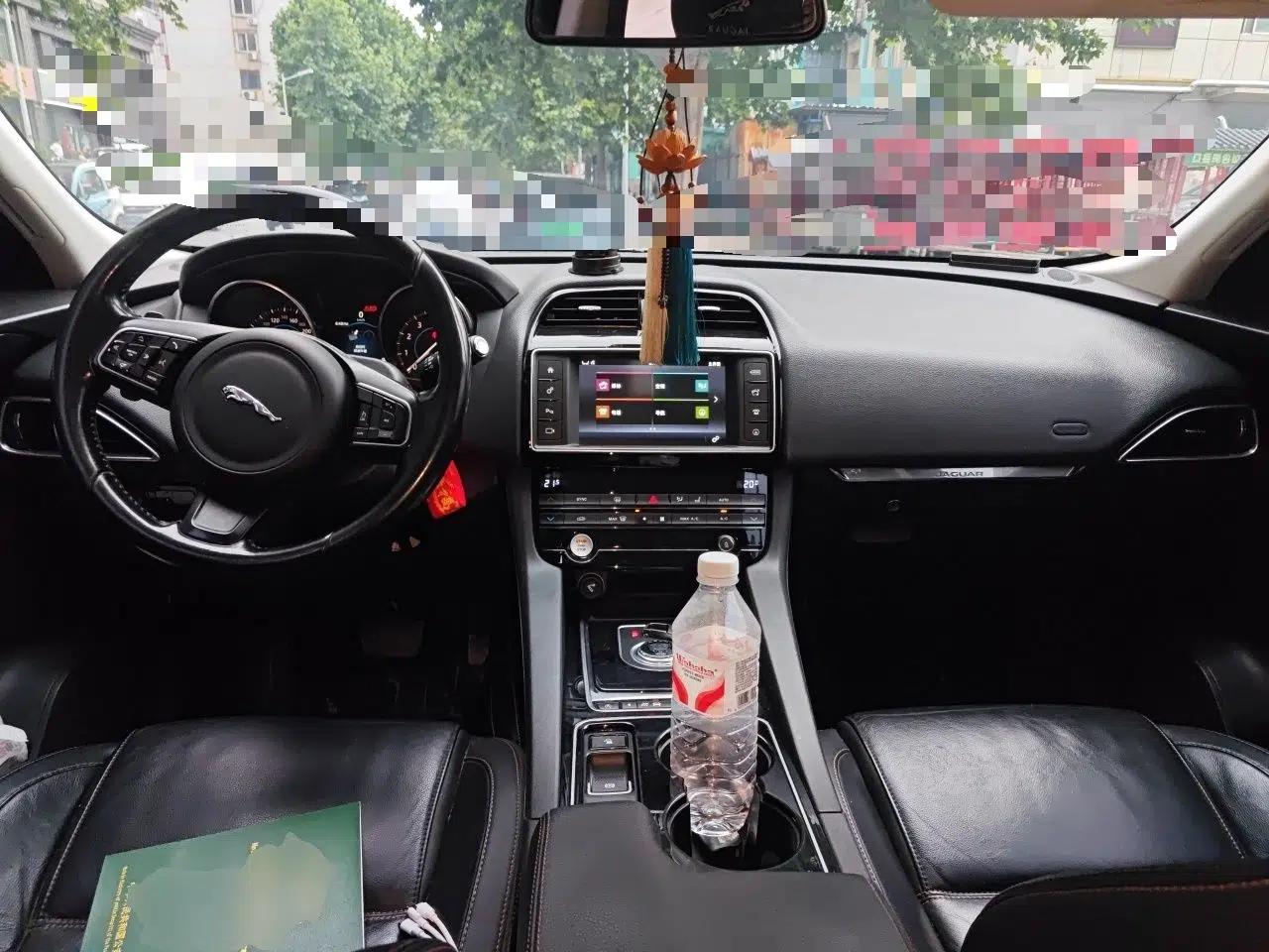 Jaguar F-PACE 2016 2.0T Two-Wheel Drive Urban Luxury Edition — миниатюра 10