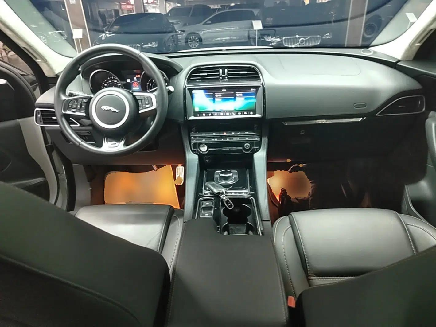 Jaguar F-PACE 2019 2.0T Four-Wheel Drive Urban Luxury Edition — миниатюра 12