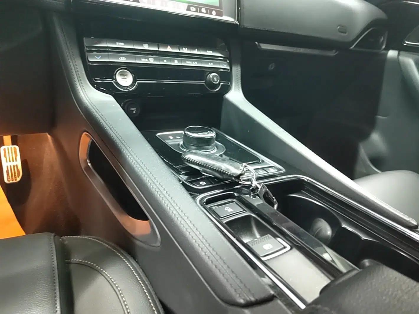 Jaguar F-PACE 2019 2.0T Four-Wheel Drive Urban Luxury Edition — миниатюра 16