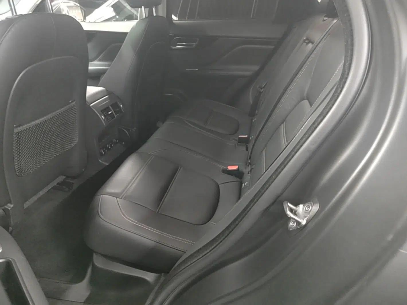Jaguar F-PACE 2019 2.0T Four-Wheel Drive Urban Luxury Edition — миниатюра 19