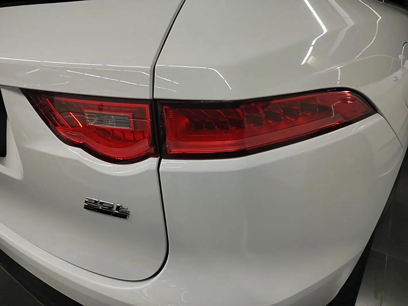 Jaguar F-PACE 2019 2.0T Four-Wheel Drive Urban Luxury Edition — миниатюра 8
