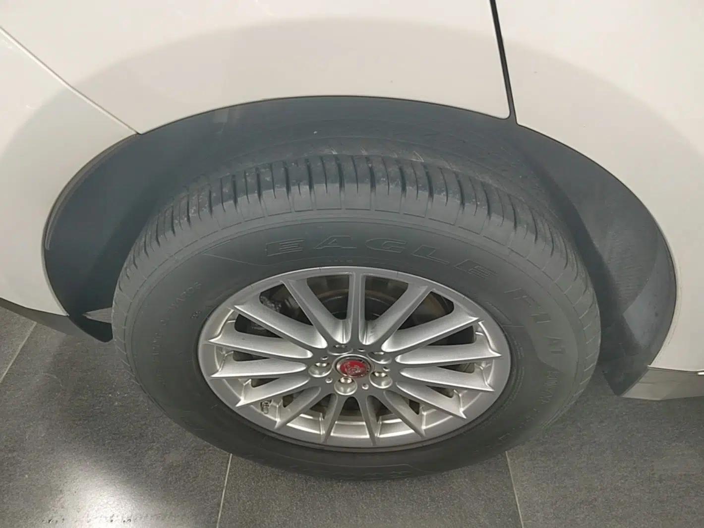 Jaguar F-PACE 2019 2.0T Four-Wheel Drive Urban Luxury Edition — миниатюра 10