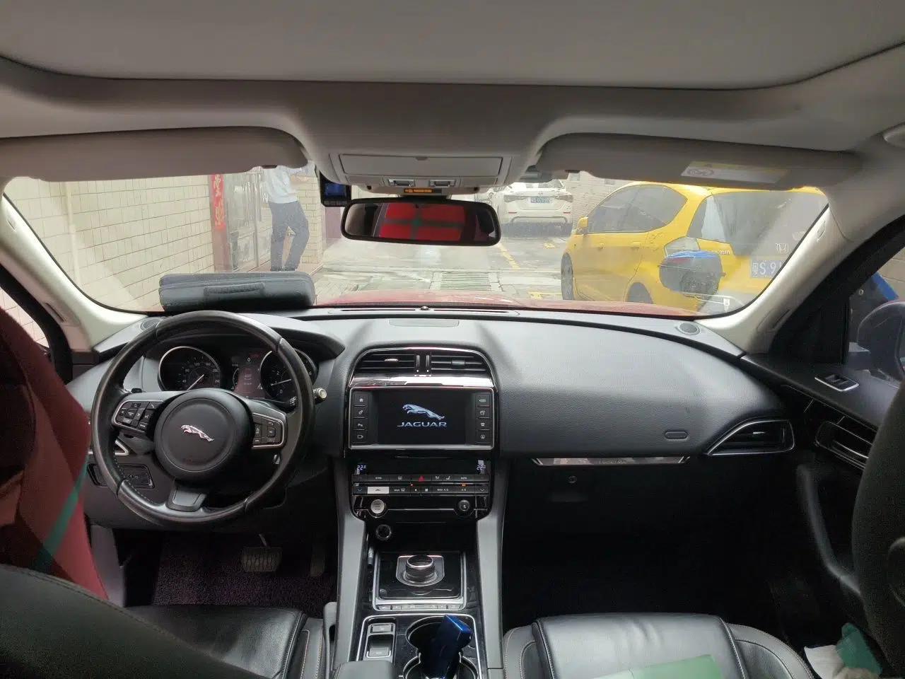 Jaguar F-PACE 2016 2.0T Two-Wheel Drive Urban Luxury Edition — миниатюра 19
