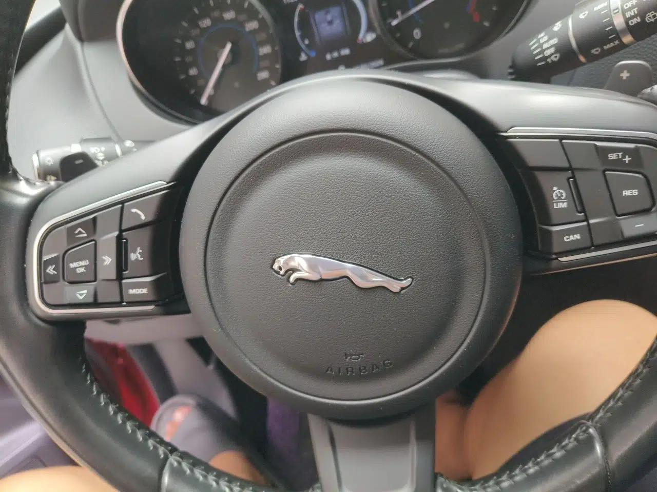 Jaguar F-PACE 2016 2.0T Two-Wheel Drive Urban Luxury Edition — миниатюра 9