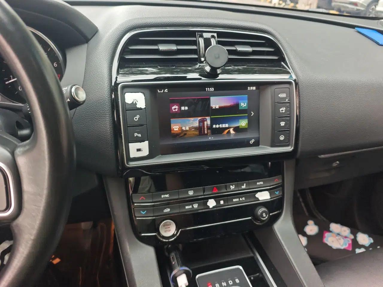 Jaguar F-PACE 2016 2.0T Two-Wheel Drive Urban Luxury Edition — миниатюра 14