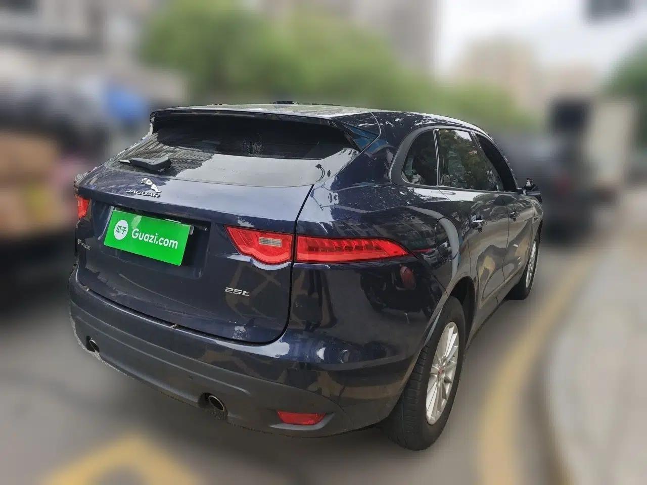 Jaguar F-PACE 2016 2.0T Two-Wheel Drive Urban Luxury Edition — миниатюра 6
