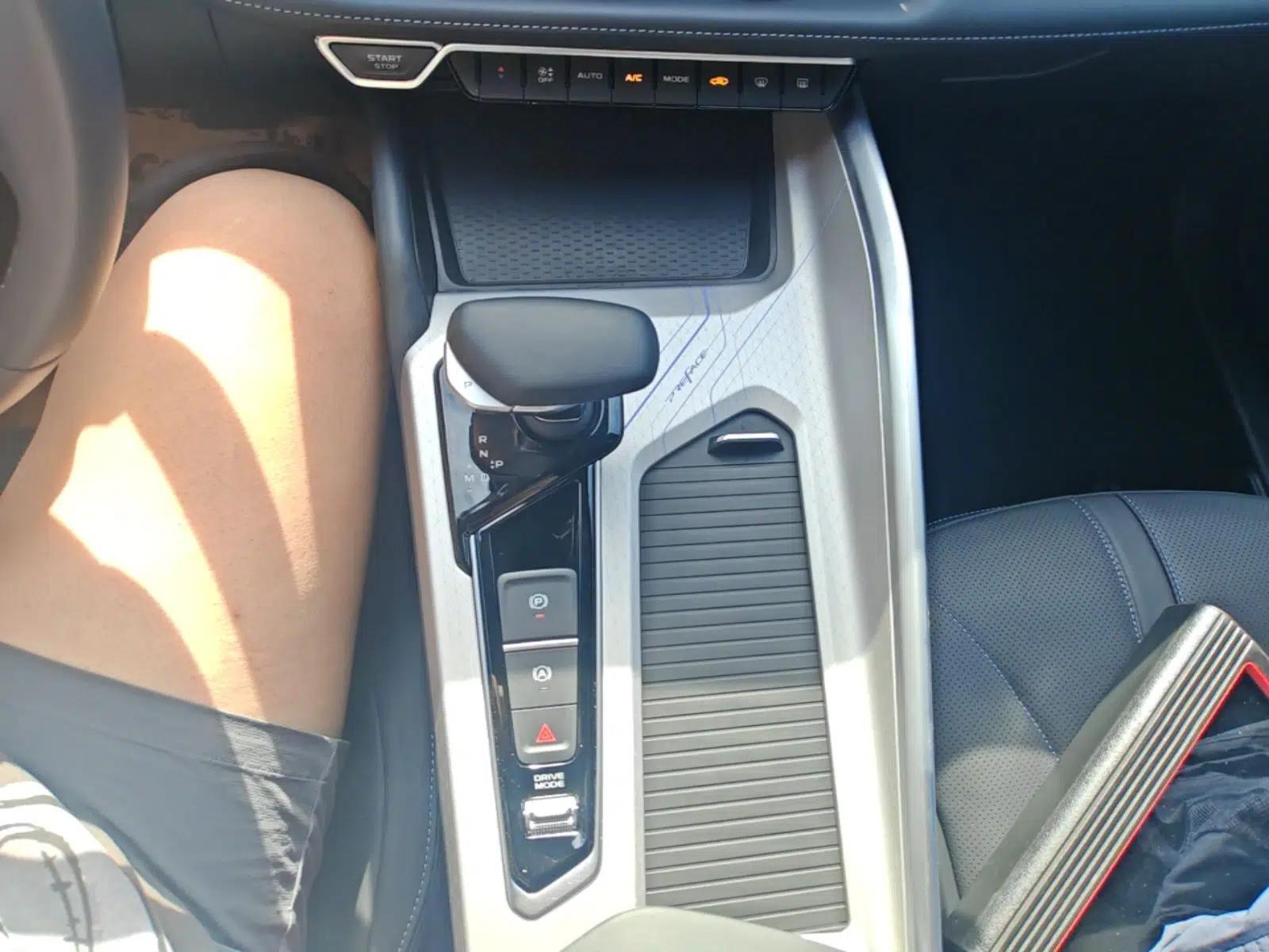 Geely Auto Preface 2025 Dongfang Yao 1.5TD Kunlun Edition — миниатюра 17