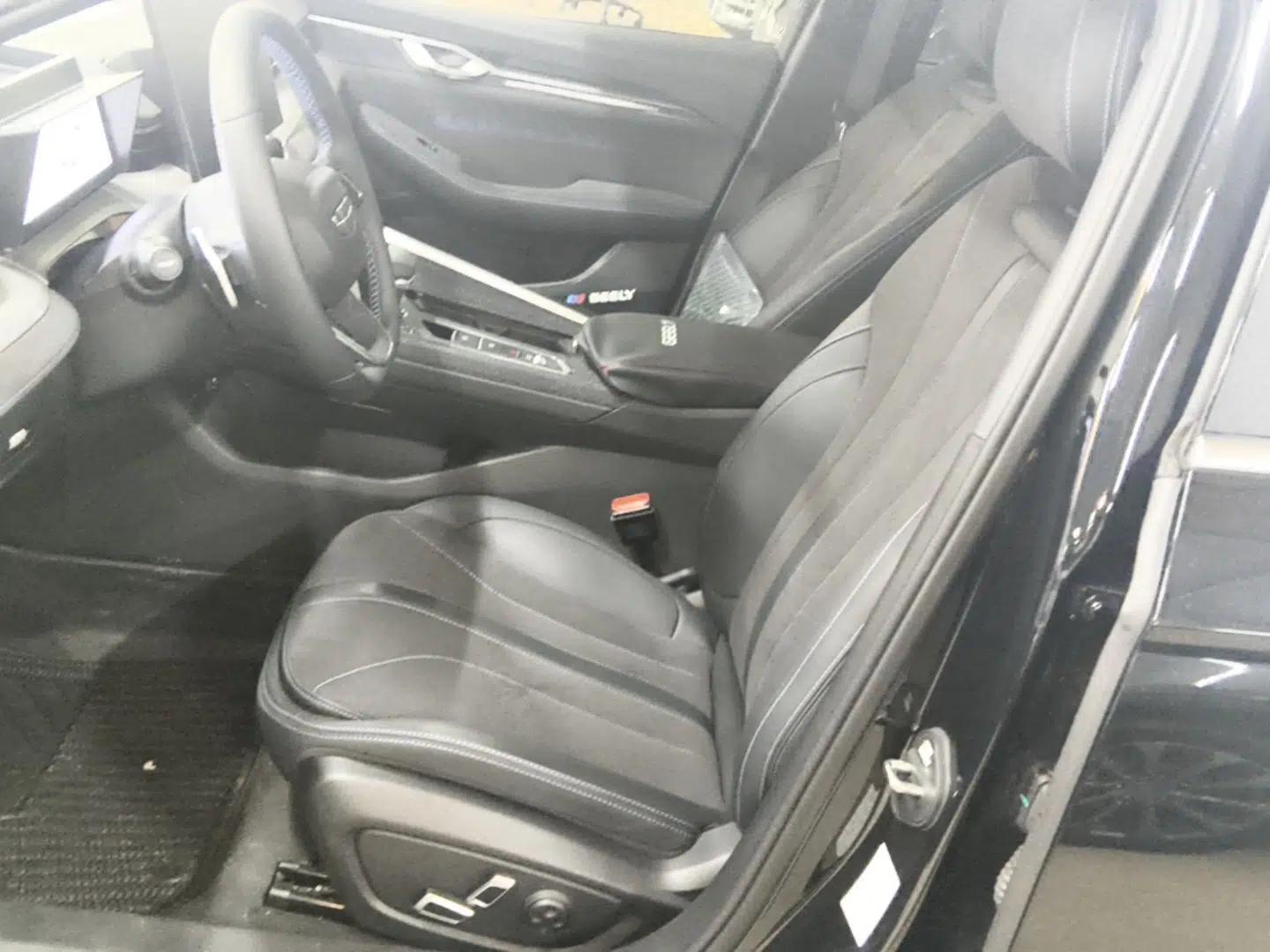 Geely Auto Preface 2025 Dongfang Yao 2.0TD Moonlight Edition — миниатюра 18