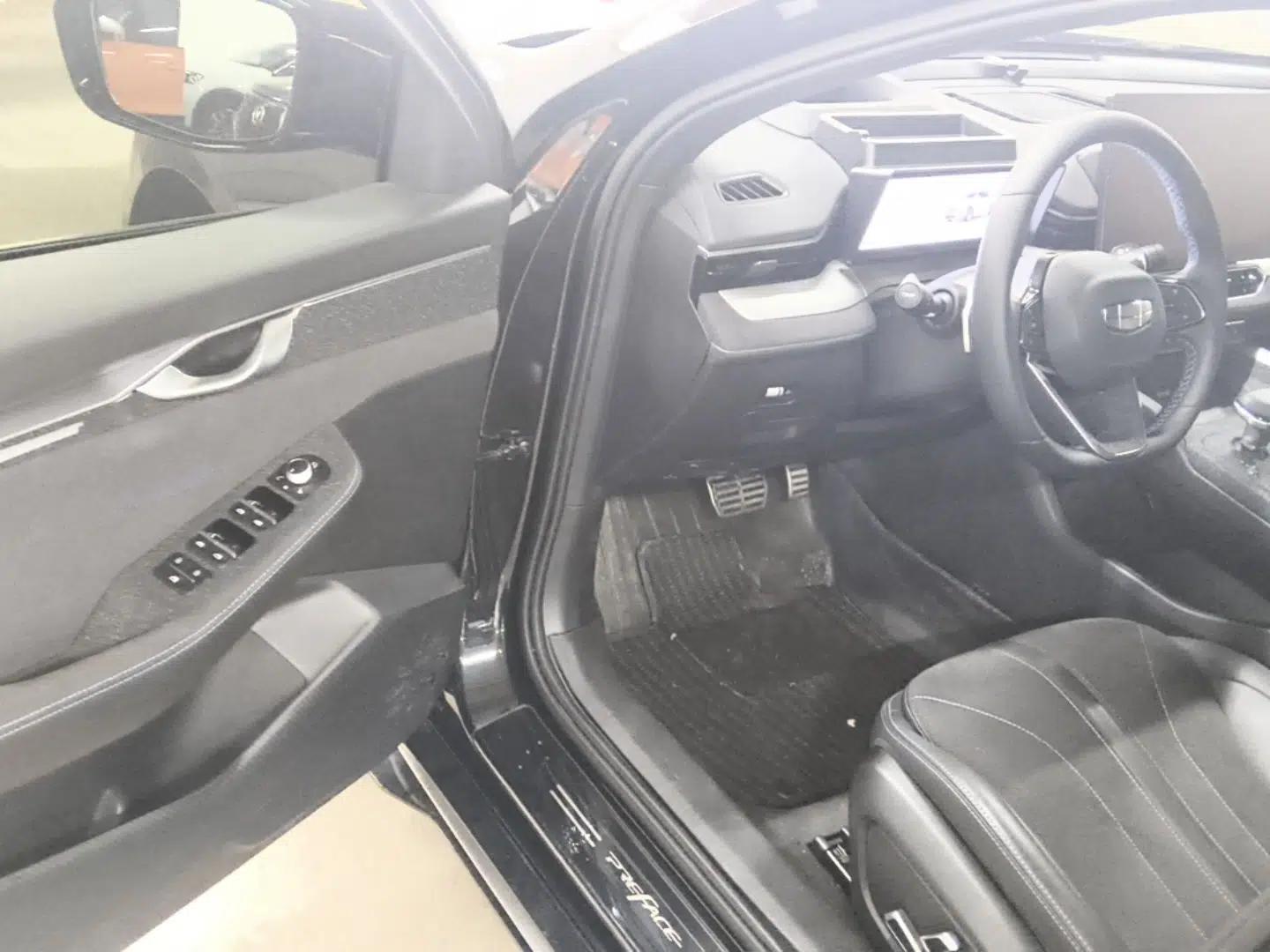 Geely Auto Preface 2025 Dongfang Yao 2.0TD Moonlight Edition — миниатюра 19