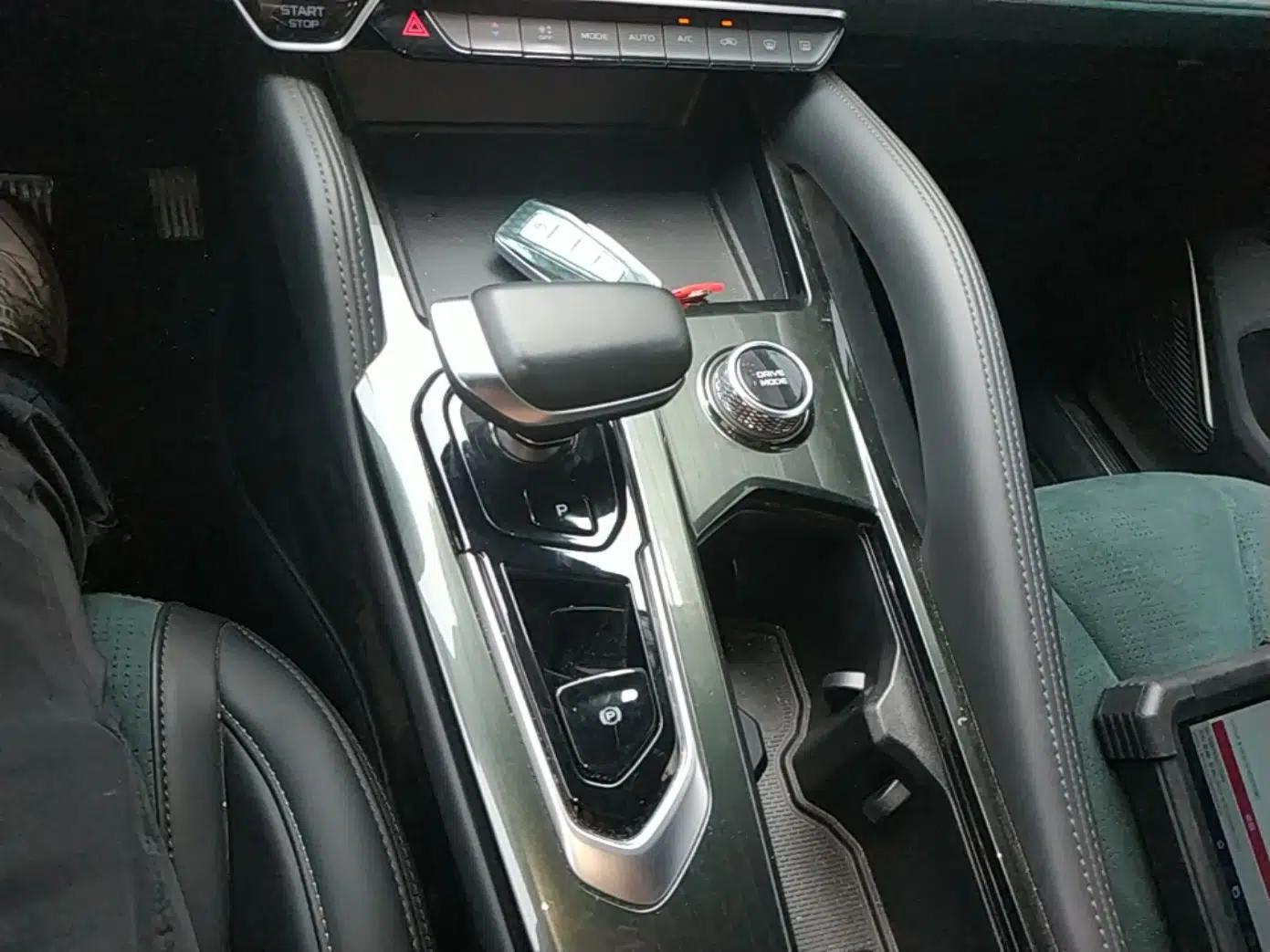 Geely Auto Monjaro L 2021 2.0TD DCT EVO Two-Wheel Drive Prestige Version — миниатюра 17