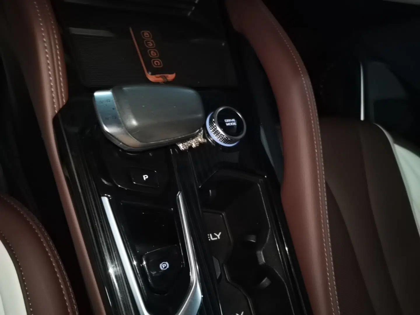 Geely Auto Monjaro L 2021 2.0TD High-Power Automatic All-Wheel-Drive Flagship Version — миниатюра 17