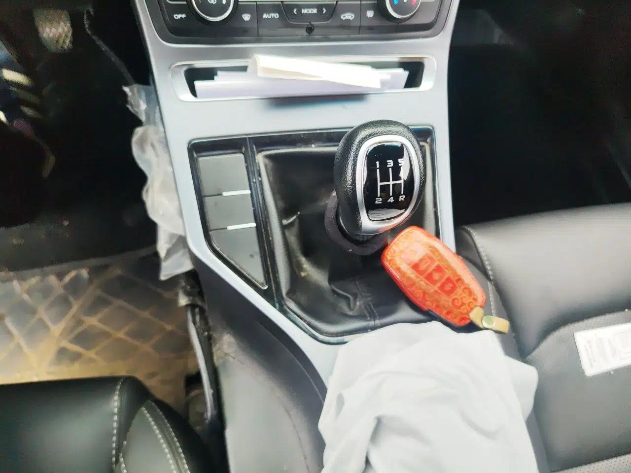 Geely Auto Emgrand 2019 Leading Edition 1.5L Manual Luxury Model China VI Standard — миниатюра 15