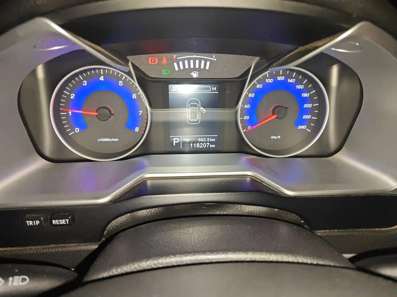 Geely Auto Emgrand 2016 Sedan 1.5L CVT Upward Version — миниатюра 13
