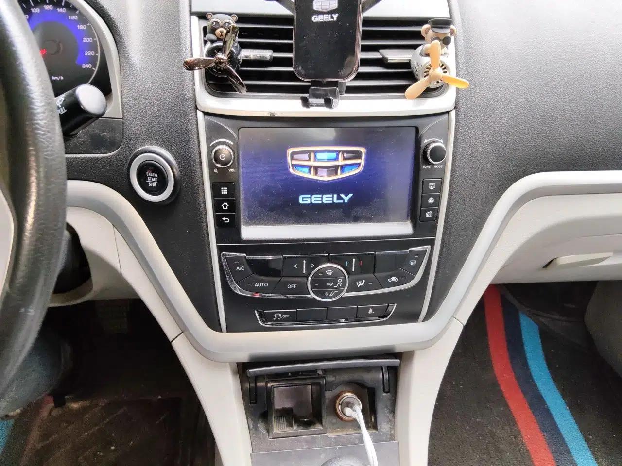 Geely Auto Emgrand 2016 Sedan 1.5L Manual Luxury Model — миниатюра 14