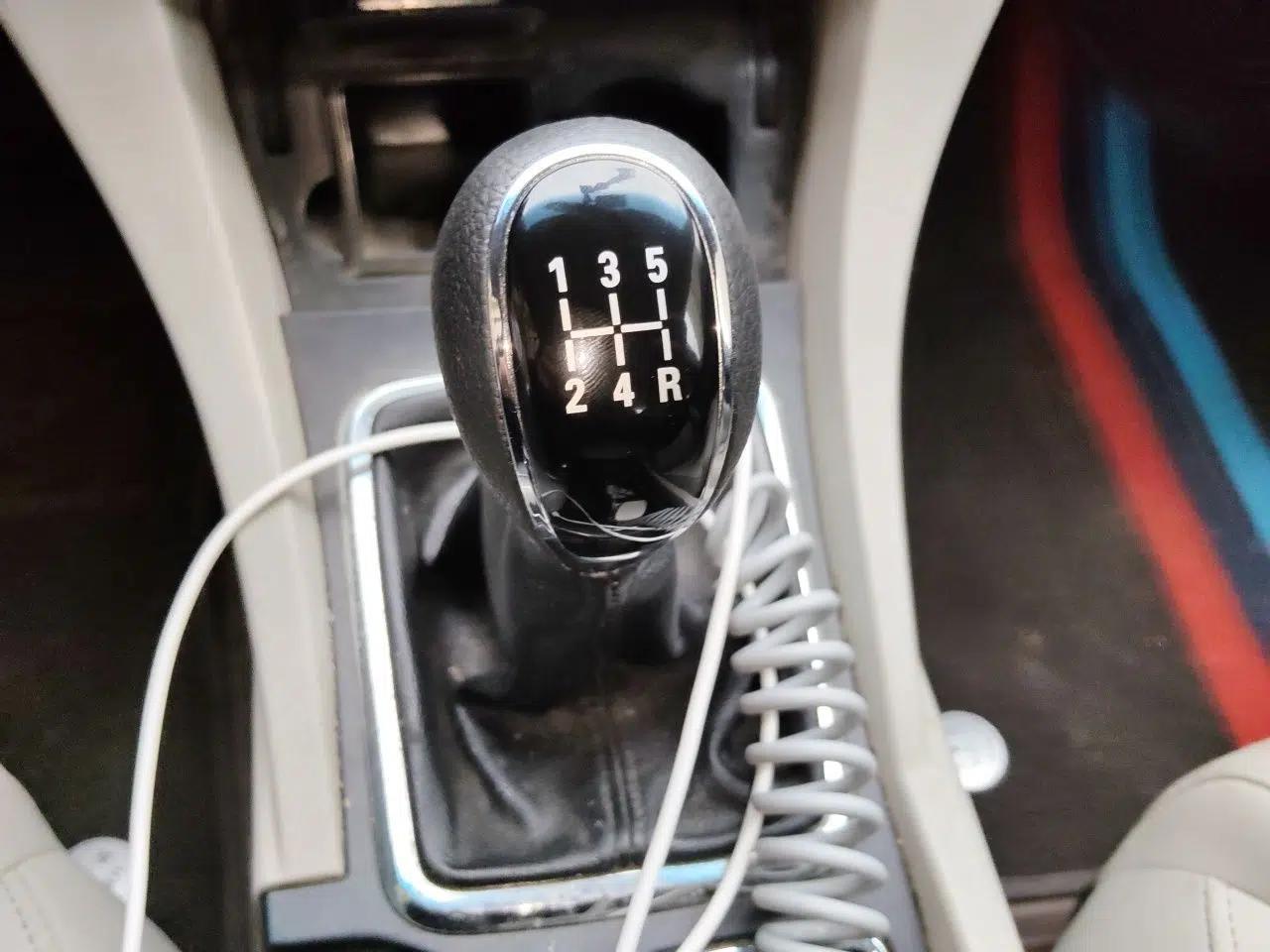 Geely Auto Emgrand 2016 Sedan 1.5L Manual Luxury Model — миниатюра 15
