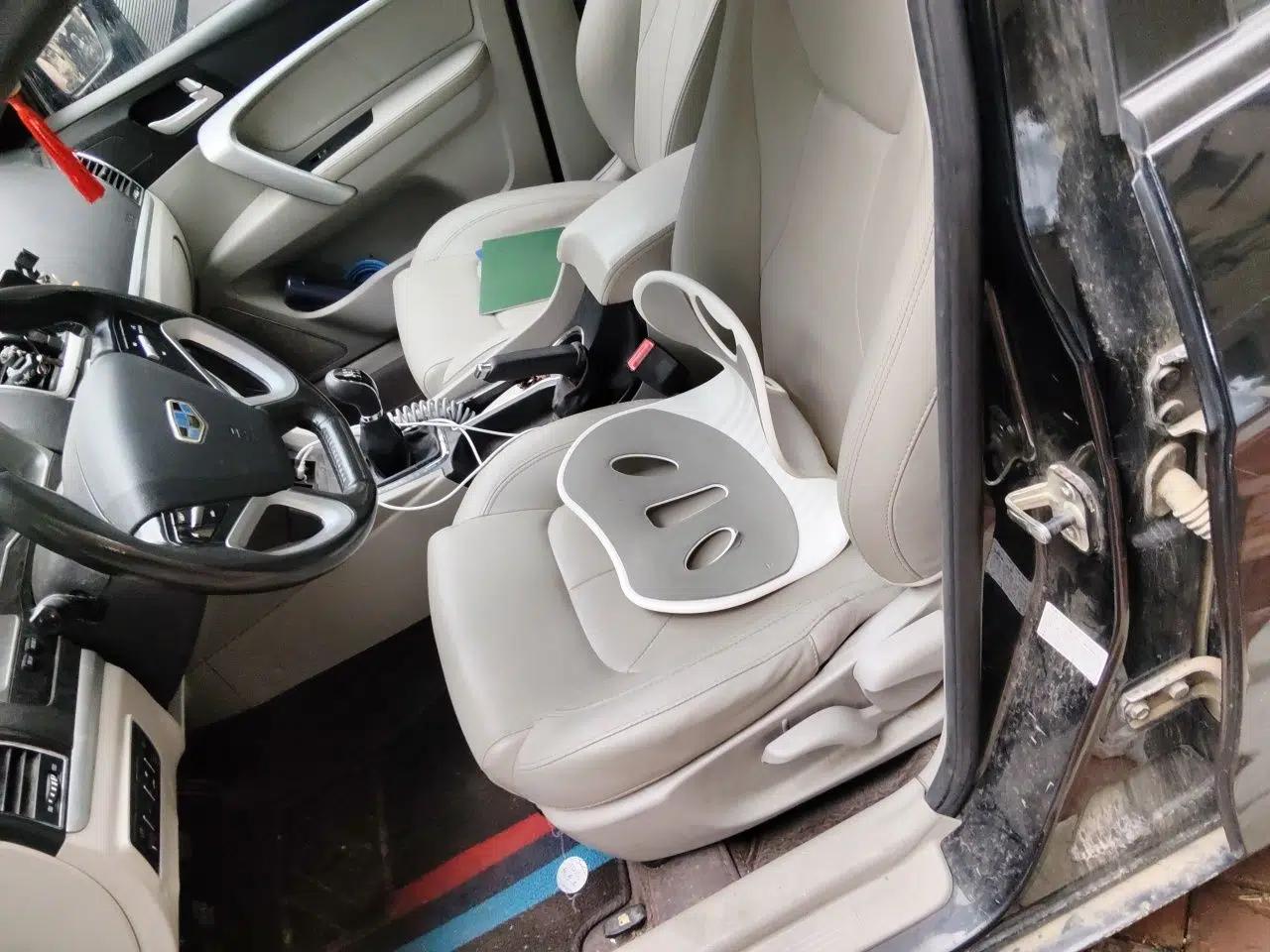 Geely Auto Emgrand 2016 Sedan 1.5L Manual Luxury Model — миниатюра 16