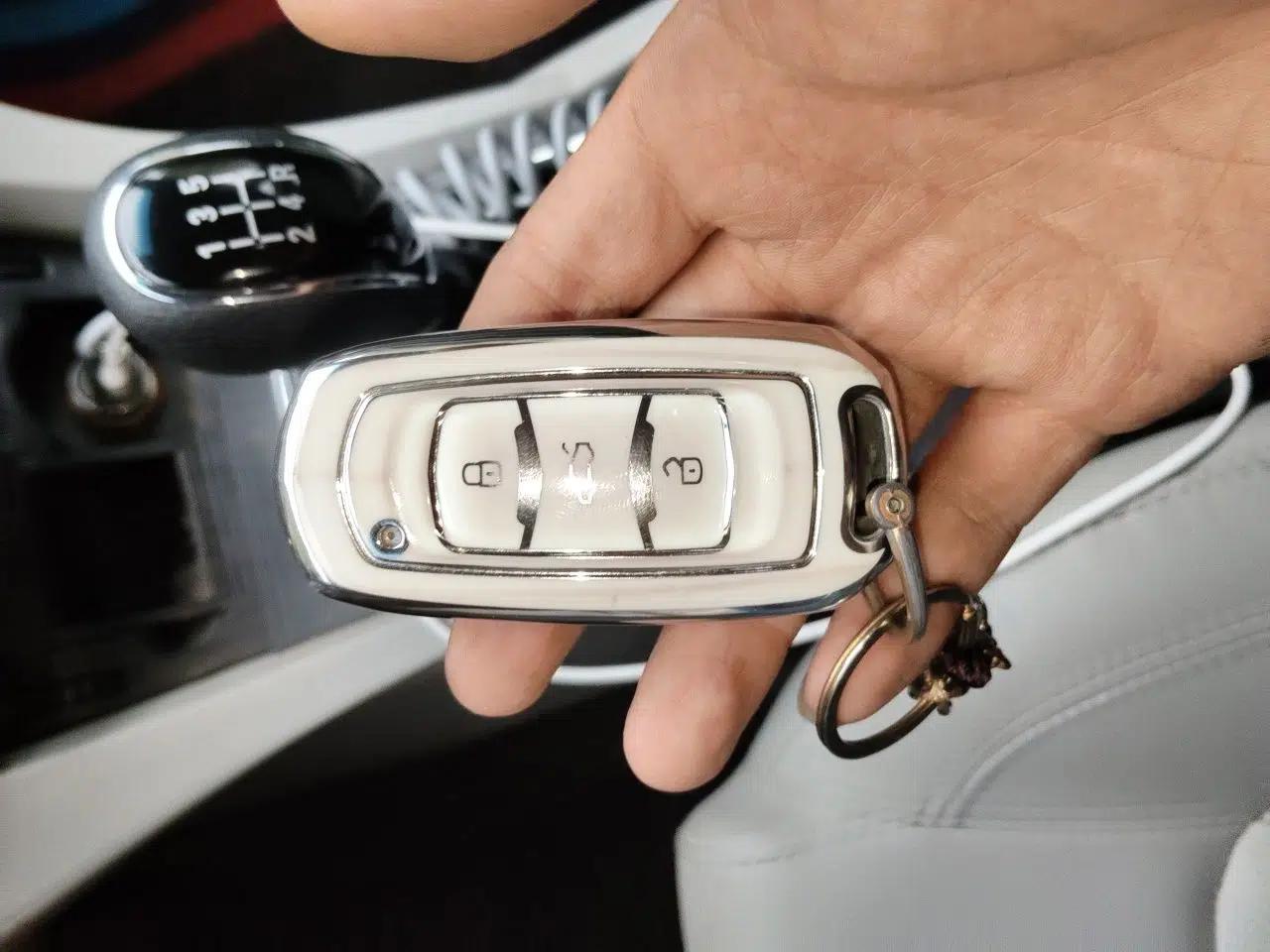 Geely Auto Emgrand 2016 Sedan 1.5L Manual Luxury Model — миниатюра 9