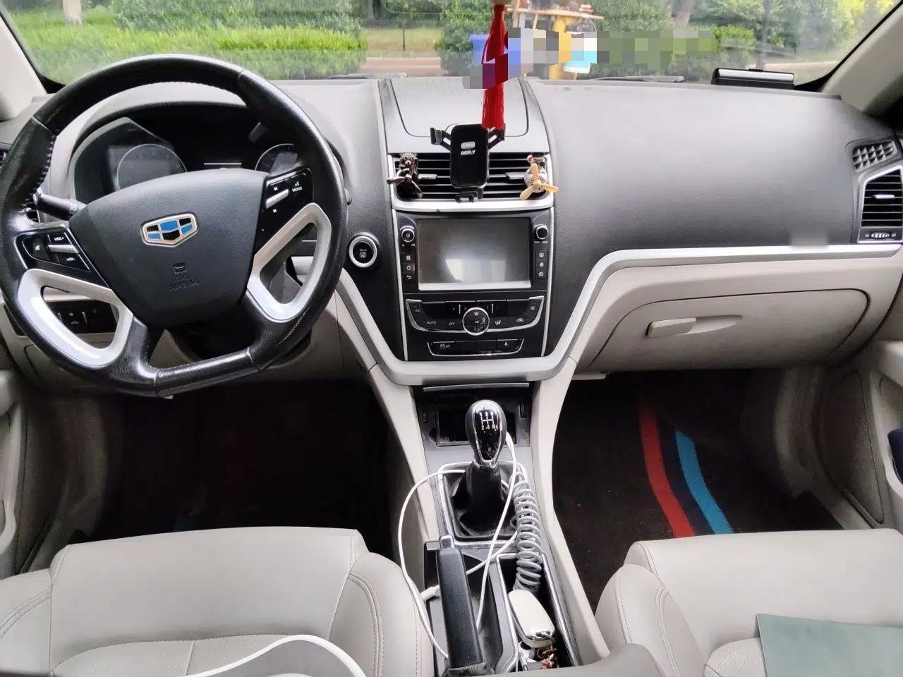 Geely Auto Emgrand 2016 Sedan 1.5L Manual Luxury Model — миниатюра 10
