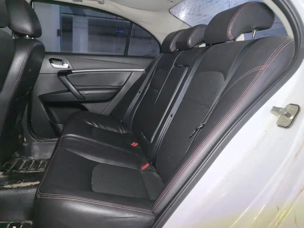 Geely Auto Emgrand 2015 Sedan 1.3T CVT Upward Edition — миниатюра 18