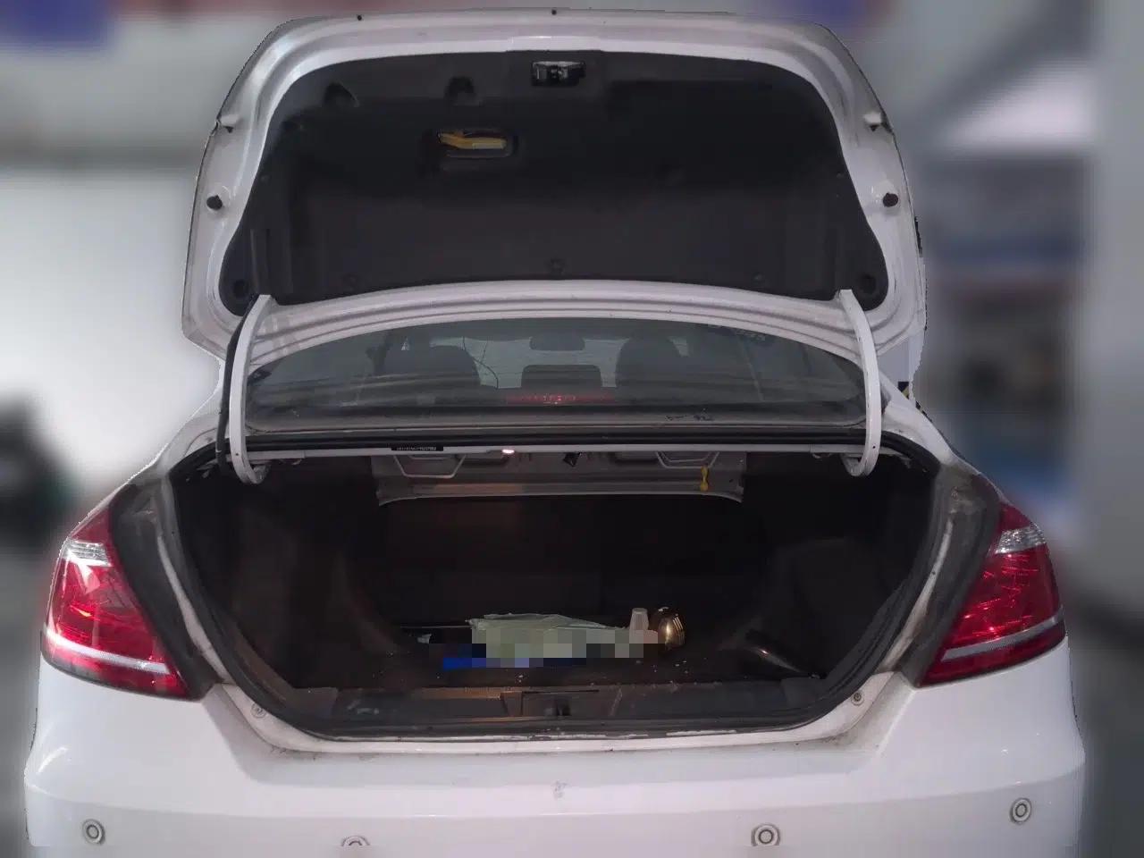 Geely Auto Emgrand 2015 Sedan 1.3T CVT Upward Edition — миниатюра 20