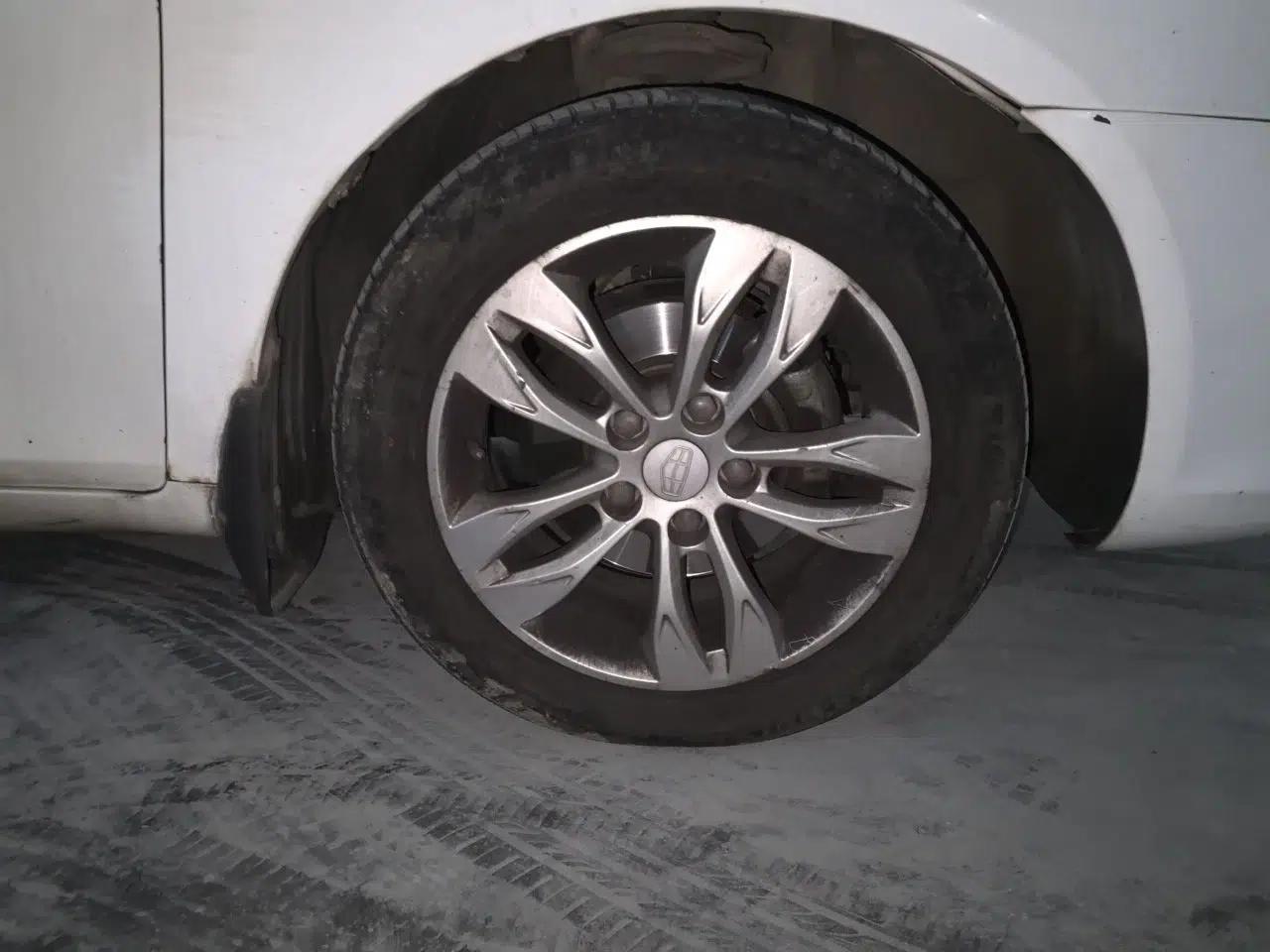 Geely Auto Emgrand 2015 Sedan 1.3T CVT Upward Edition — миниатюра 8