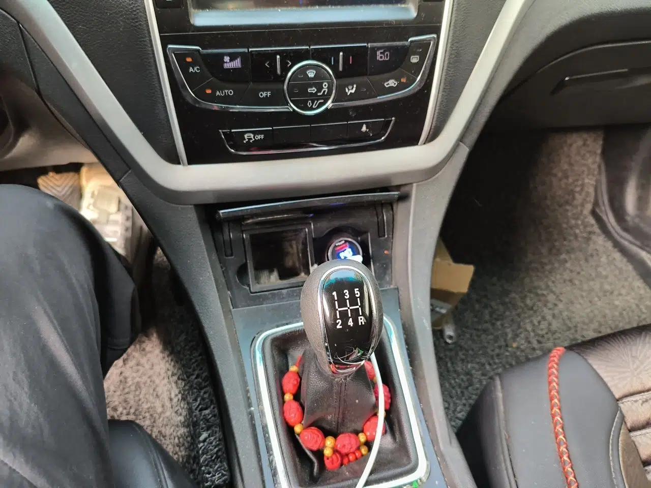 Geely Auto Emgrand 2016 Sedan 1.5L Manual Upward Edition — миниатюра 15