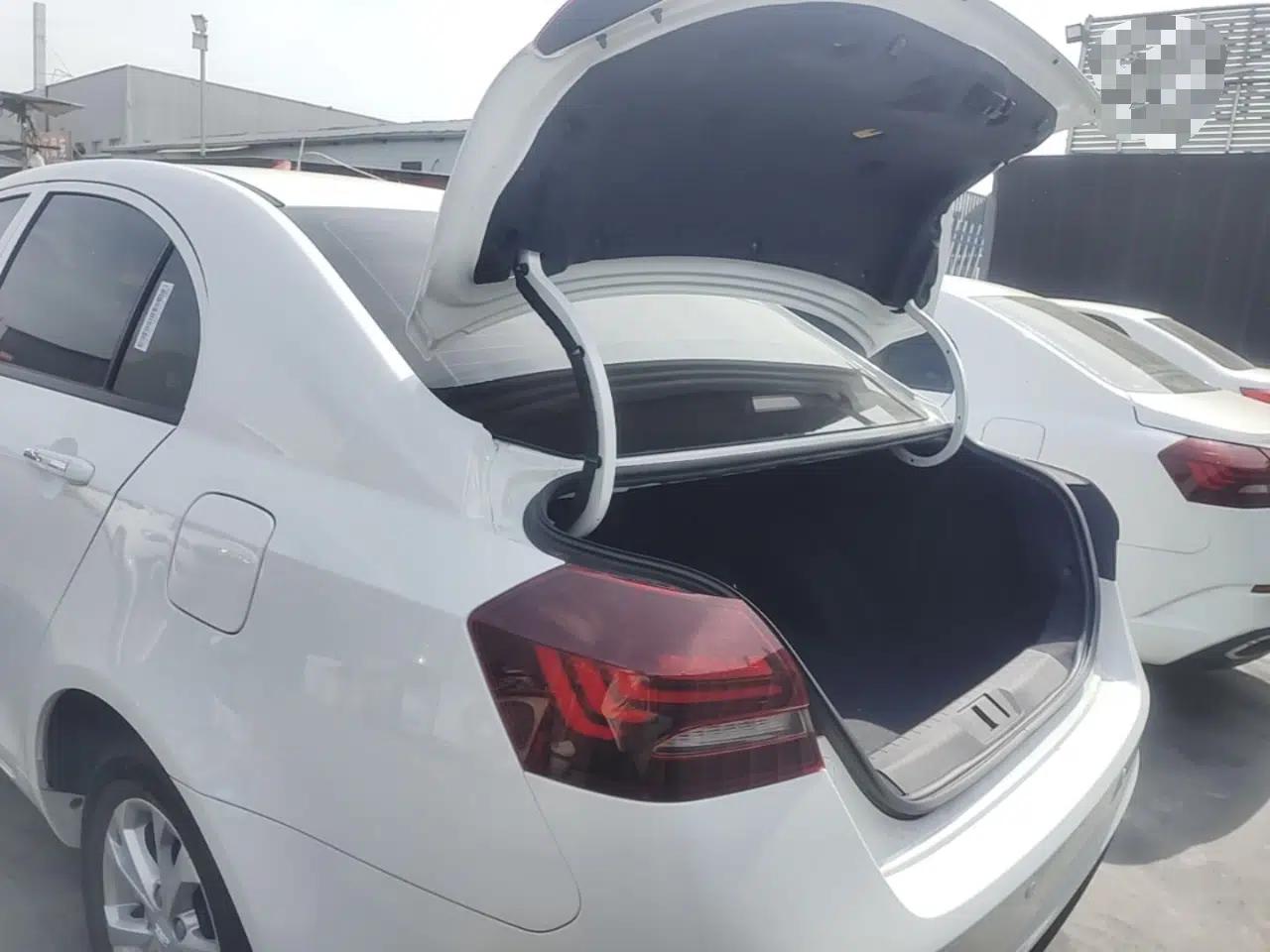 Geely Auto Emgrand 2021 UP 1.5L Manual Comfort Model — миниатюра 22