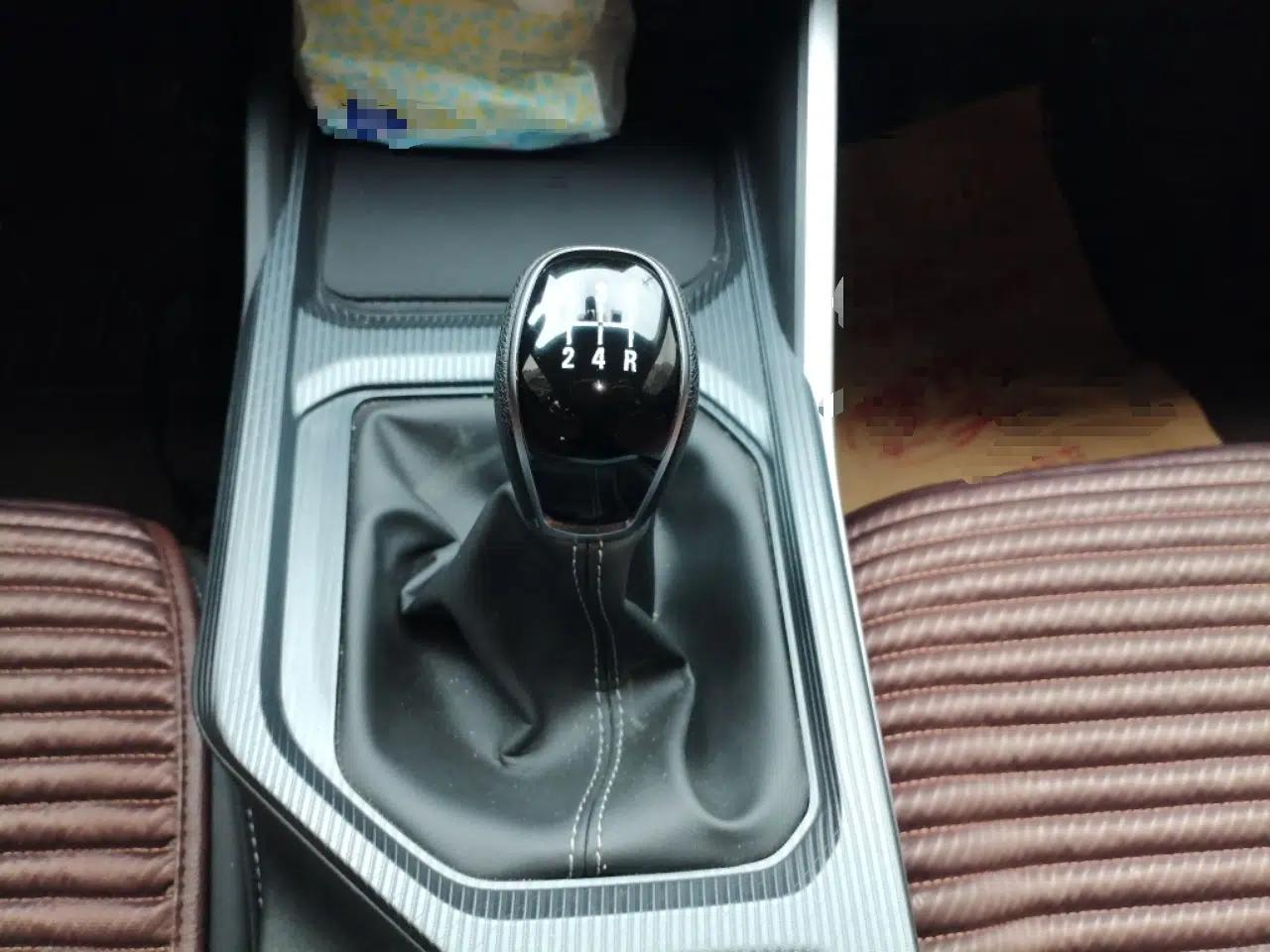 Geely Auto Emgrand 2023 4th Generation Champion Edition 1.5L Manual Luxury Model — миниатюра 15