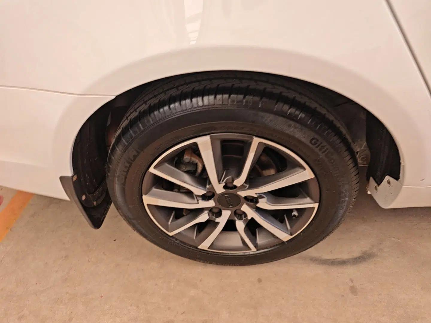 Geely Auto Emgrand 2019 Leading Edition 1.5L Manual Upgraded Connectivity Model China V Standard — миниатюра 10