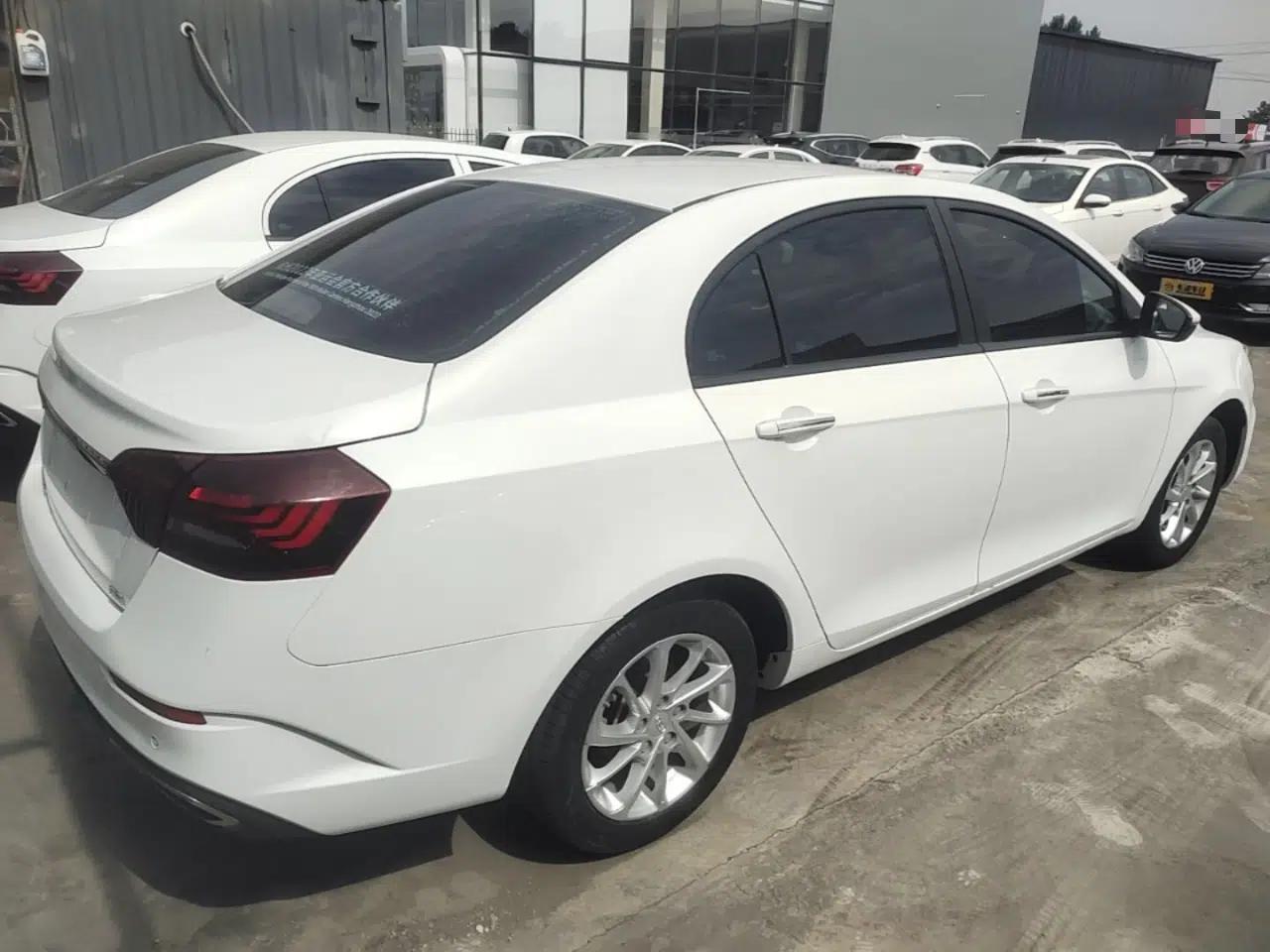 Geely Auto Emgrand 2021 UP 1.5L Manual Luxury Model — миниатюра 6