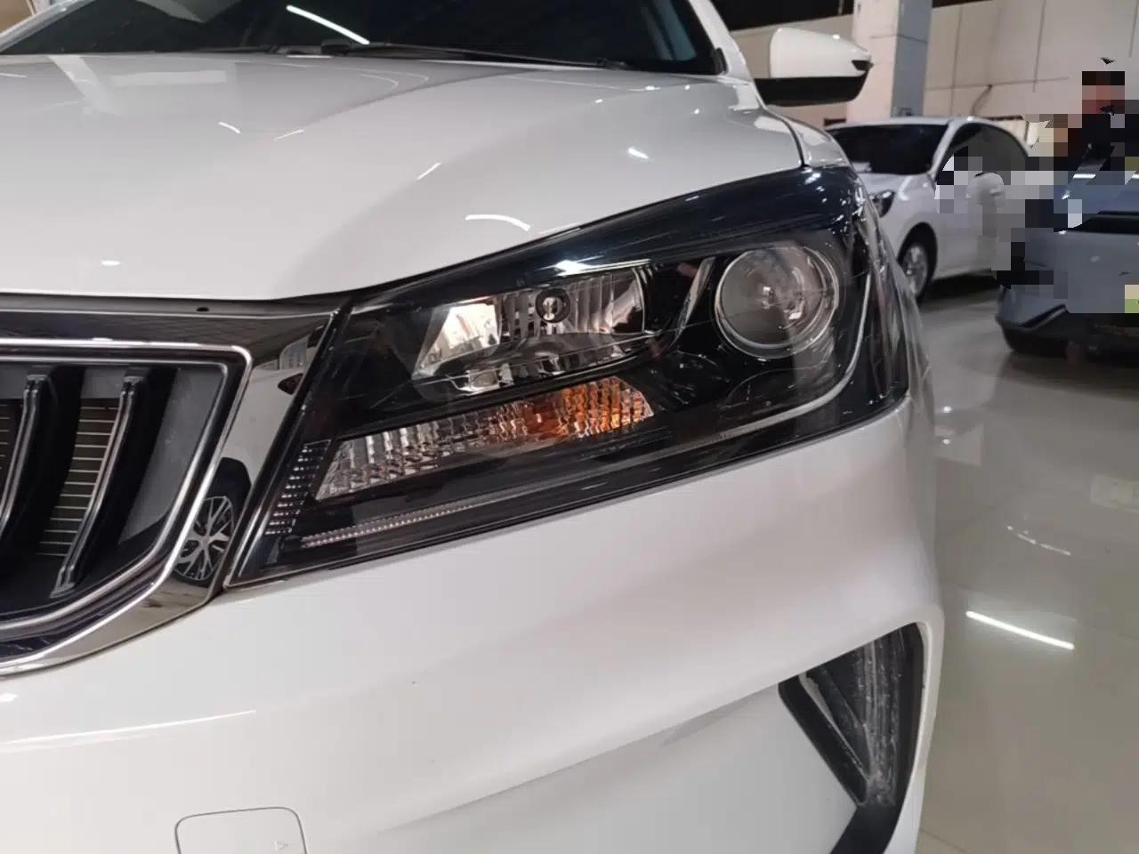 Geely Auto Emgrand 2021 UP 1.5L Manual Comfort Model — миниатюра 9