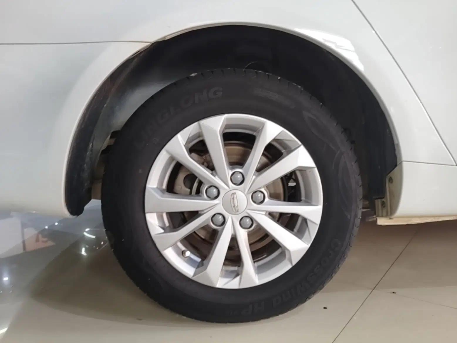 Geely Auto Emgrand 2021 UP 1.5L Manual Comfort Model — миниатюра 10