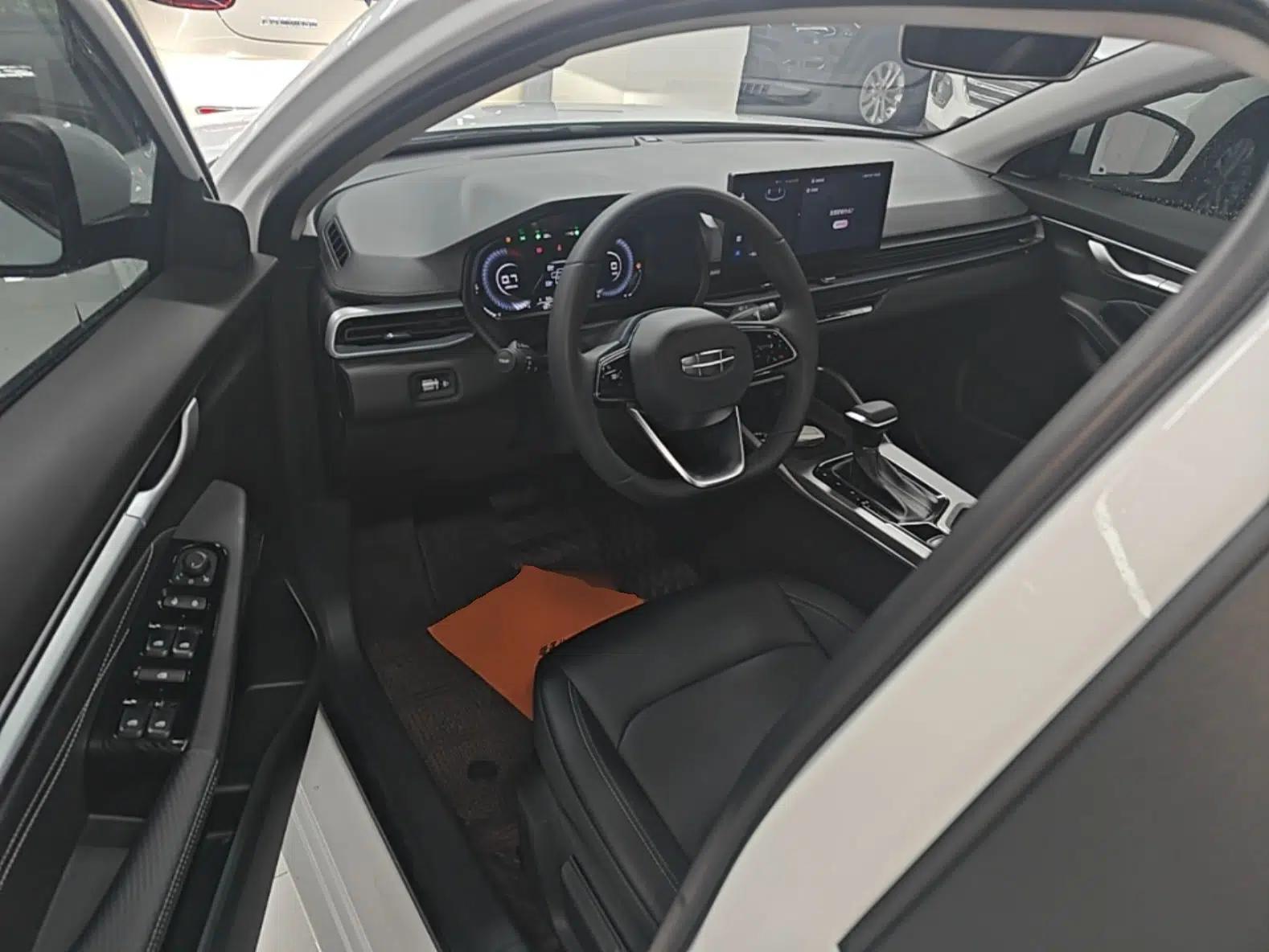 Geely Auto Emgrand 2025 4th Generation 1.5L CVT Luxury Version — миниатюра 19