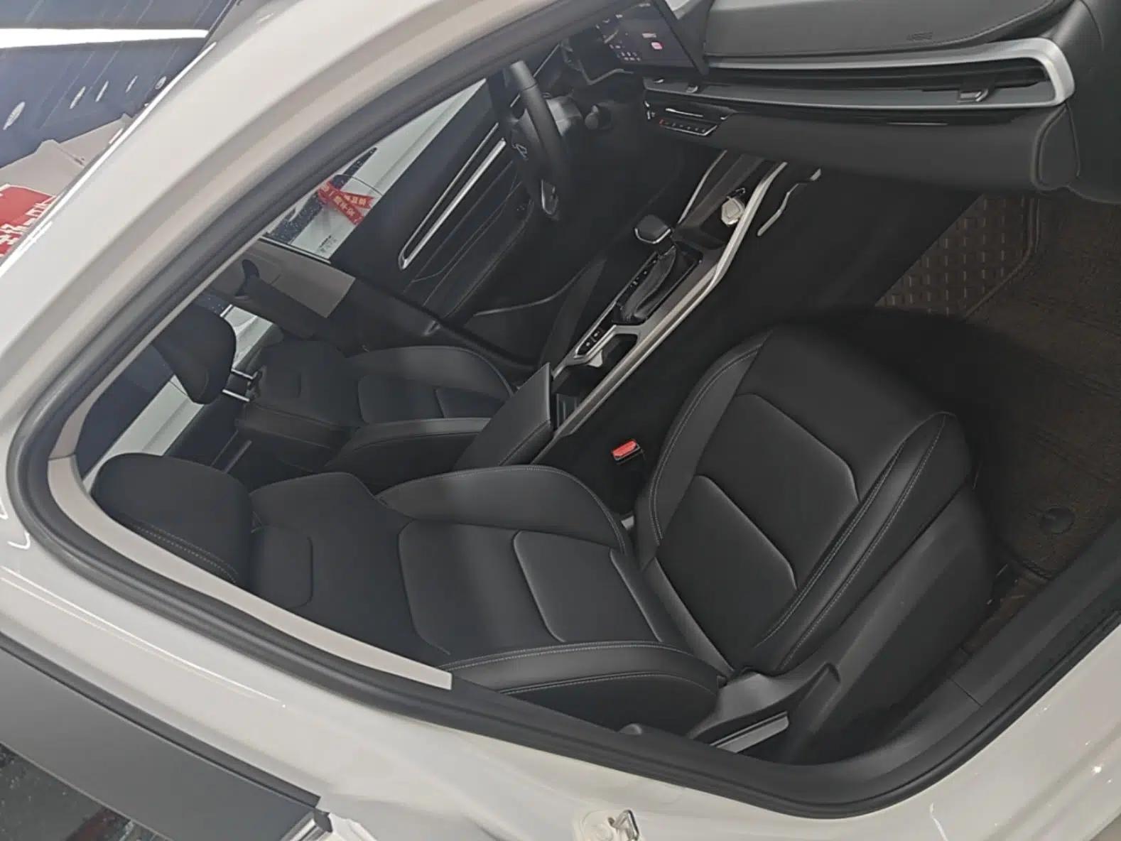 Geely Auto Emgrand 2025 4th Generation 1.5L CVT Luxury Version — миниатюра 23
