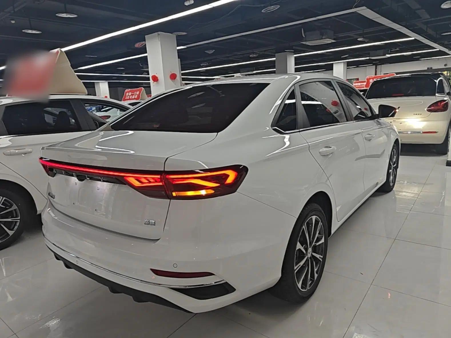 Geely Auto Emgrand 2025 4th Generation 1.5L CVT Luxury Version — миниатюра 6
