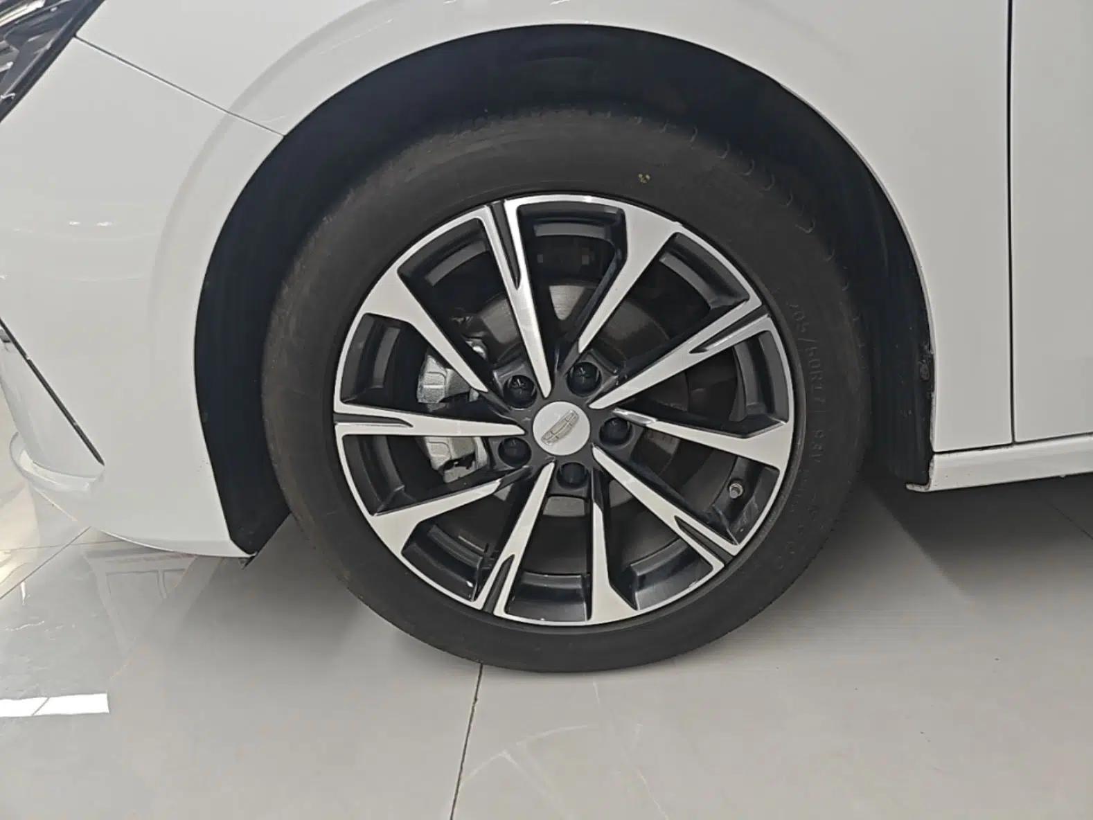 Geely Auto Emgrand 2025 4th Generation 1.5L CVT Luxury Version — миниатюра 8