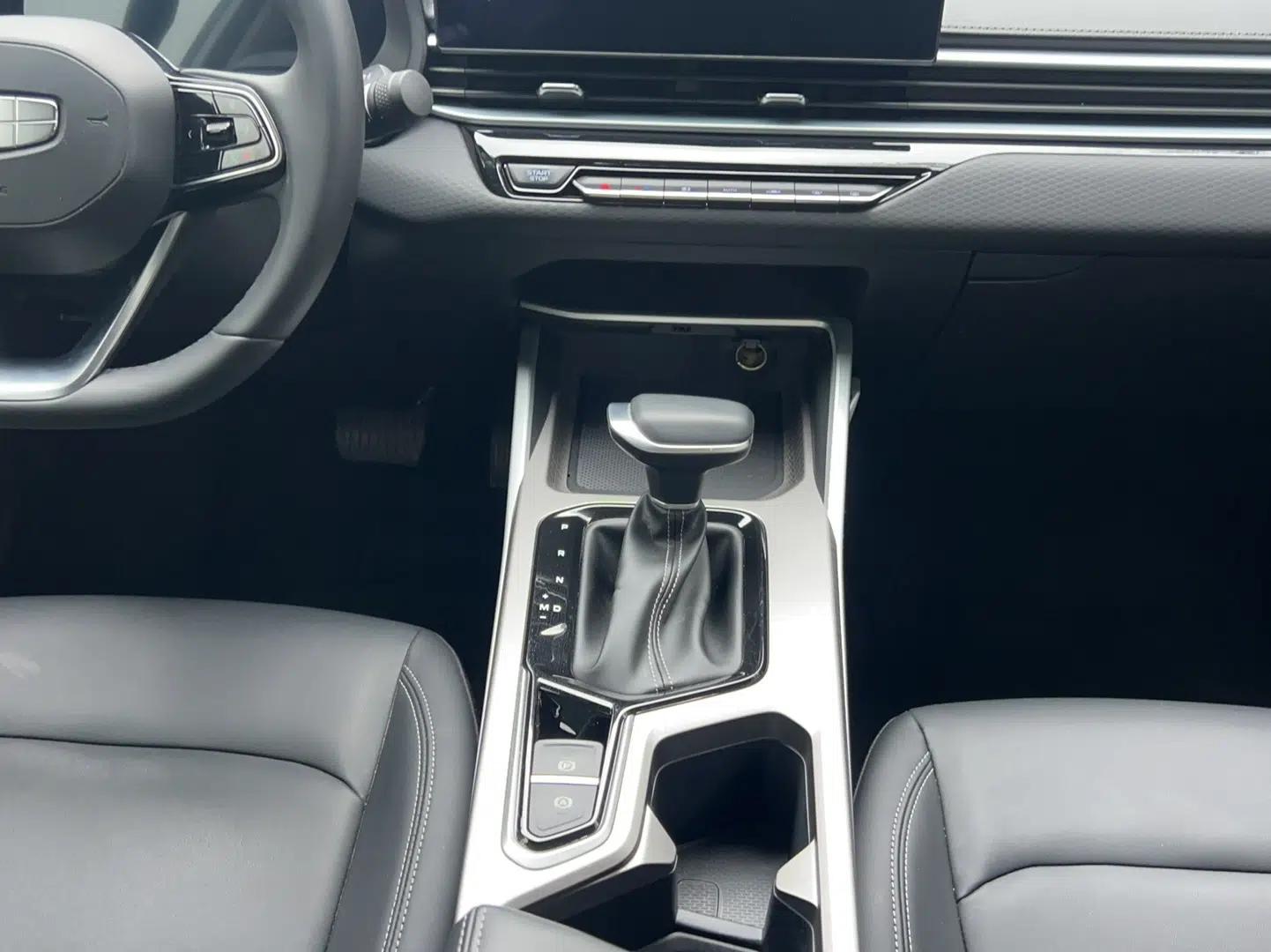 Geely Auto Emgrand 2025 4th Generation 1.5L CVT Longteng Edition — миниатюра 13