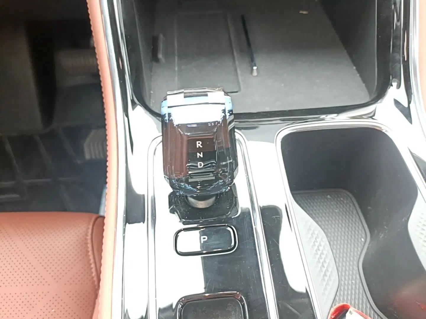 Geely Auto Emgrand 2026 Model 5th Generation 1.5T DCT Flagship Edition — миниатюра 16