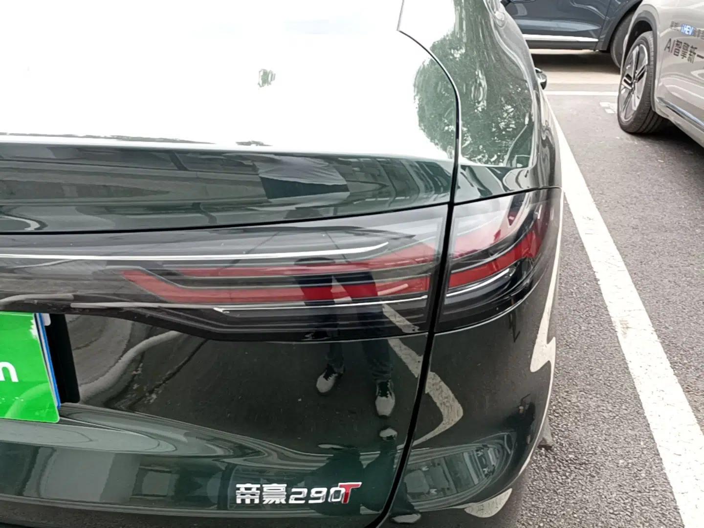 Geely Auto Emgrand 2026 Model 5th Generation 1.5T DCT Flagship Edition — миниатюра 8