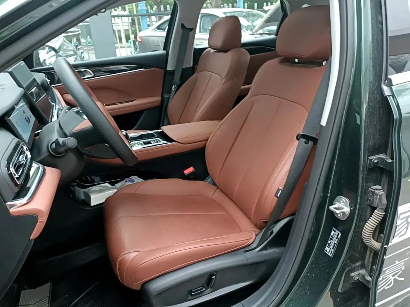 Geely Auto Emgrand 2026 Model 5th Generation 1.5T DCT Flagship Edition — миниатюра 18