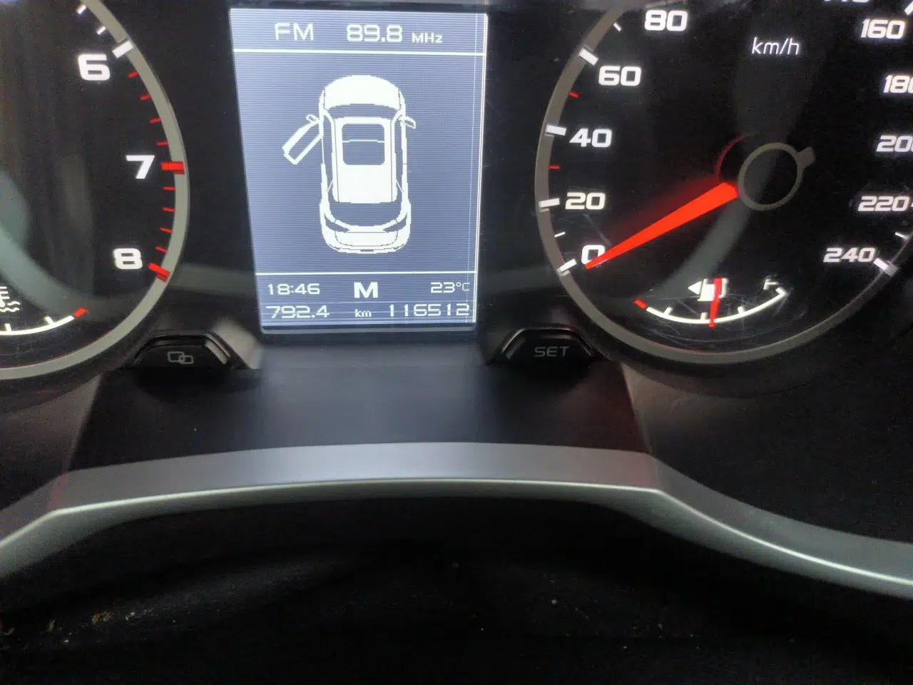 Geely Auto Emgrand X7 Sport 2016 2.0L Manual ZhiShang Version — миниатюра 13