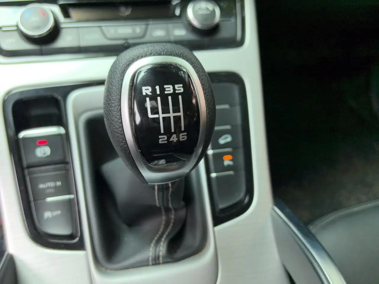 Geely Auto Emgrand X7 Sport 2016 2.0L Manual Smart Connect Version — миниатюра 15