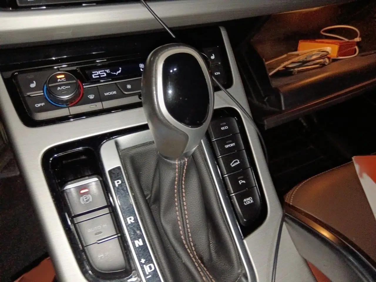 Geely Auto Emgrand X7 Sport 2016 1.8TD Automatic All-Wheel-Drive ZhiZun Edition — миниатюра 13